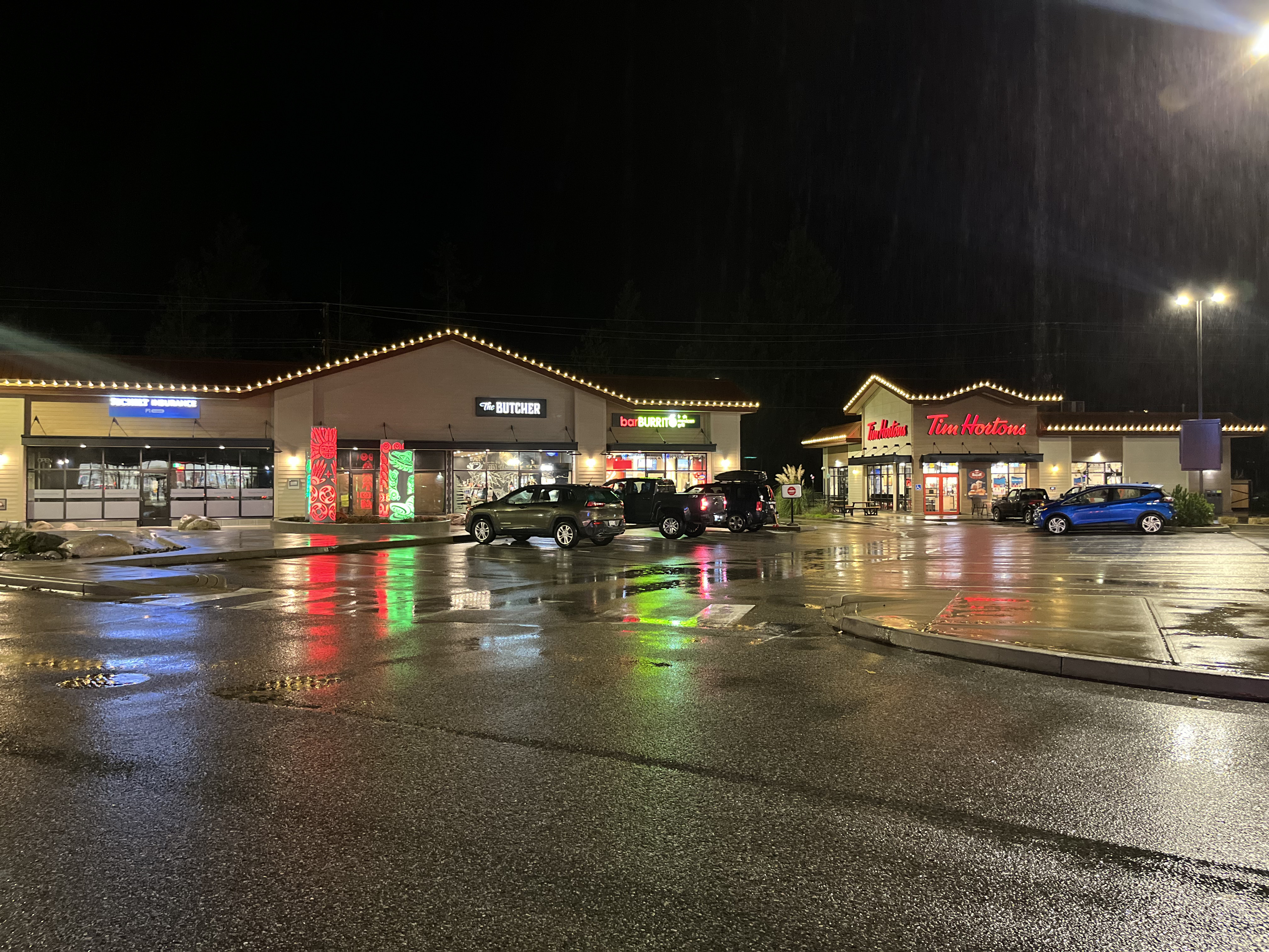 Commercial plaza Christmas light installation Sunshine Coast BC